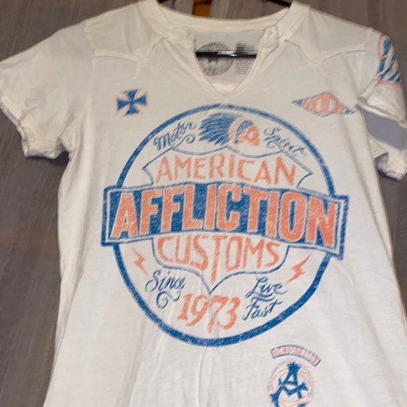 Affliction Tops - Affliction Motor Sport American customs ivory tee w/blue &orange design &letters